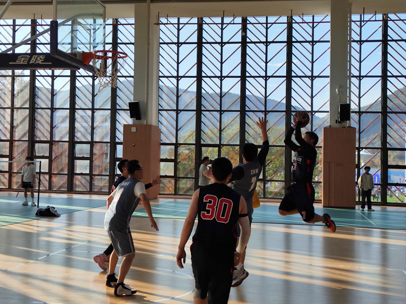 【杭州职业学校】试验检测中心与浙江省交通运输科学研究院试验检测中心开展篮球友谊赛